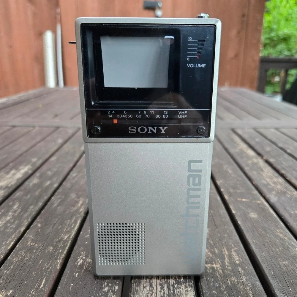 Vintage Sony Watchman FD-20A Handheld B&W CRT Portable Pocket TV with Case